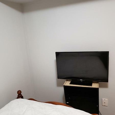 Private Room In Downtown 哈利法克斯 外观 照片